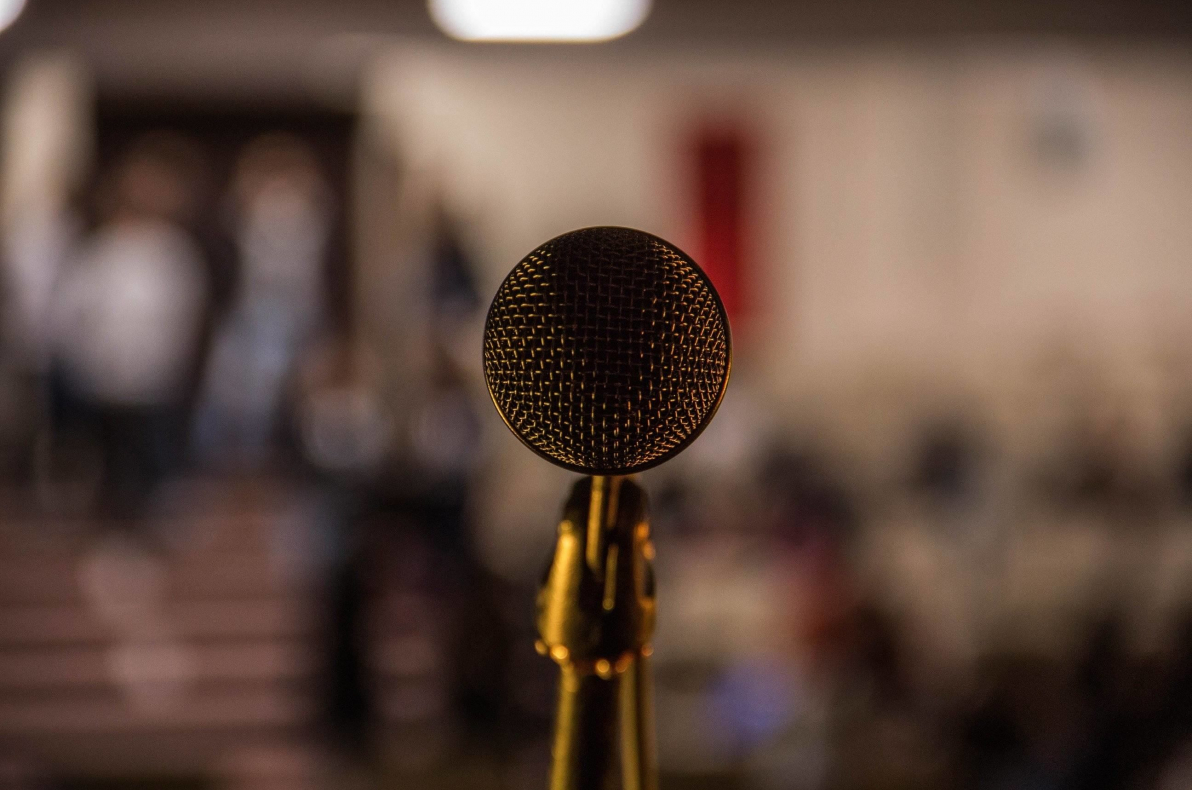 microphone in front of a blurred audience